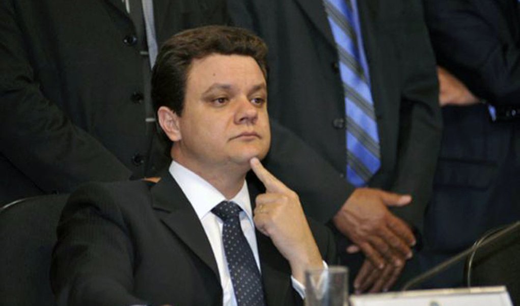 Após liminar de Perillo, Odair adia relatório de CPI