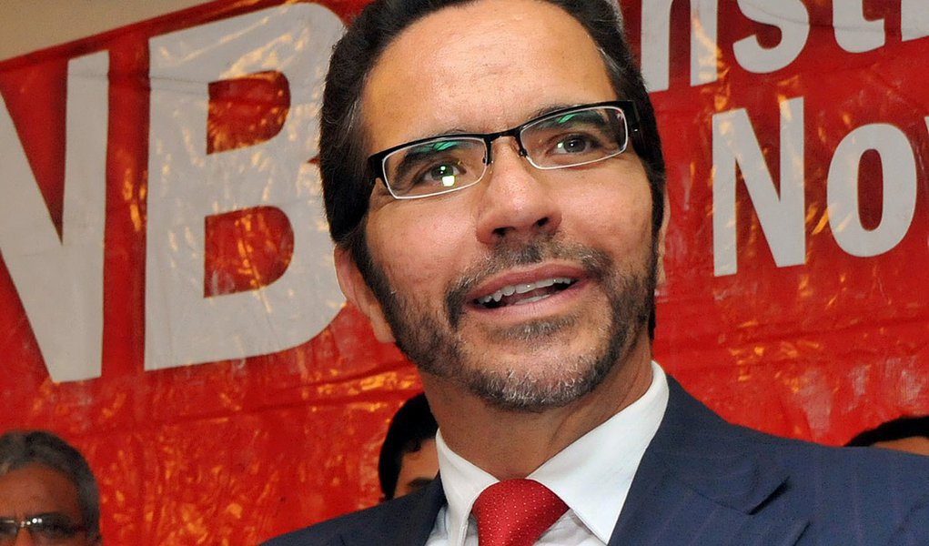 Rands deixa o PT em apoio a candidato do PSB