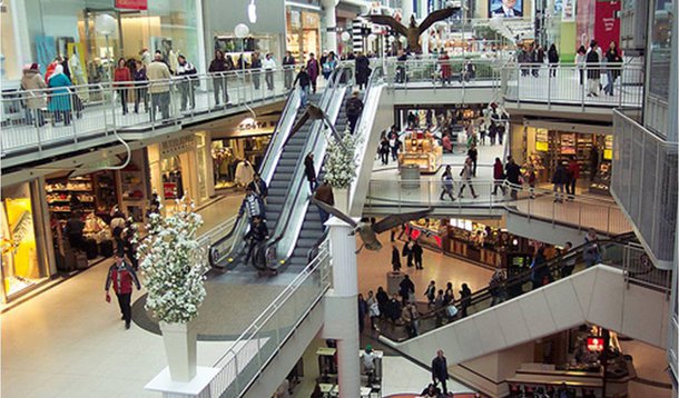 Consumo perde força no primeiro semestre, indica Serasa