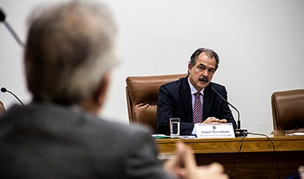 Mercadante diz que demandas dos grevistas superam capacidade fiscal