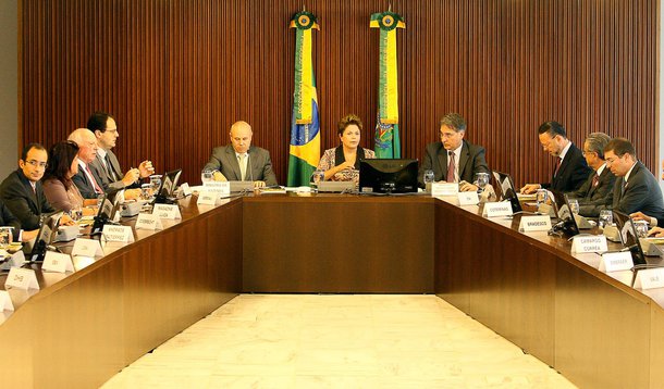 De Dilma para grandes empresários: invistam!