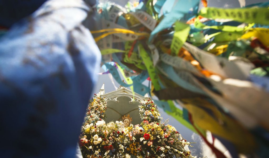 Milhares subiram o Morro para pedir e agradecer