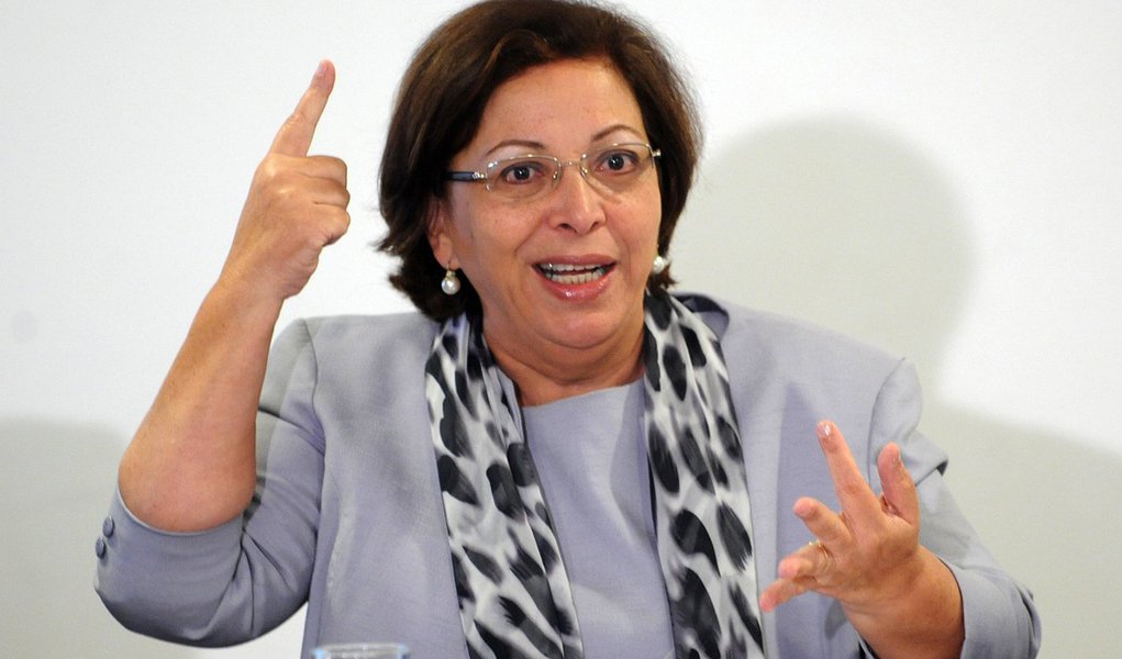 Ideli: Dilma não tem intenção de se envolver em campanha