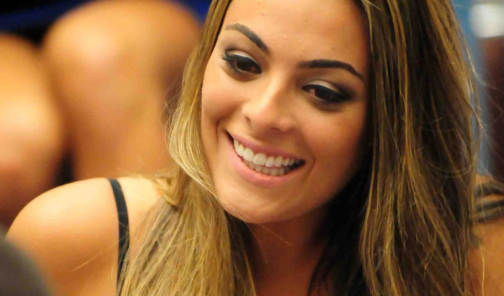 Monique, do “BBB 12”, fala sobre suposto estupro