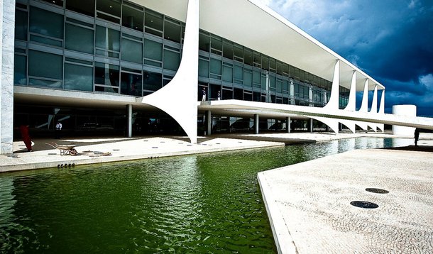 Planalto faz multirão e libera recursos a aliados antes do período proibido