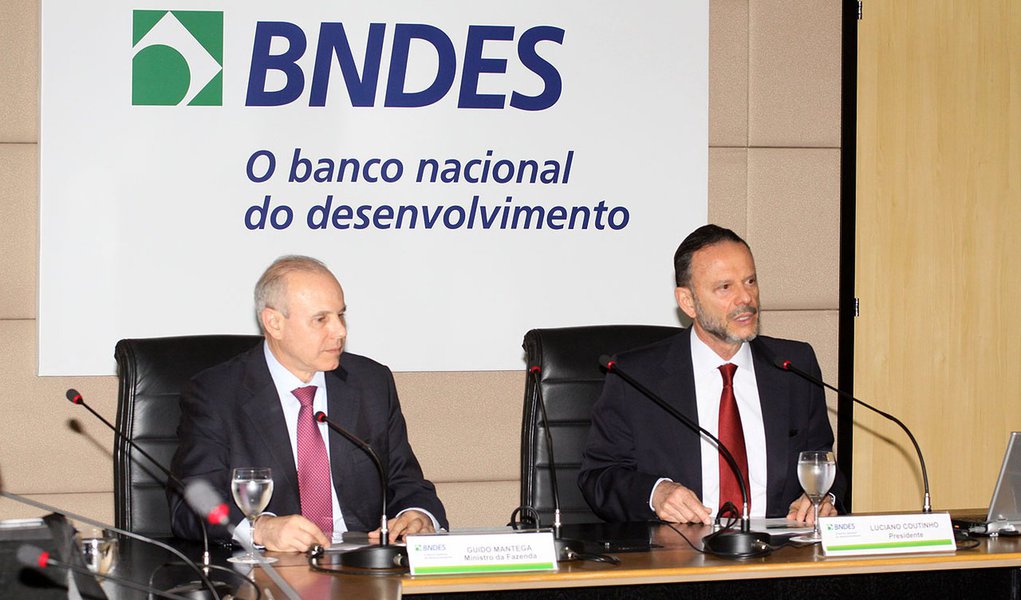 Mantega reúne pesos-pesados da economia para transmitir otimismo