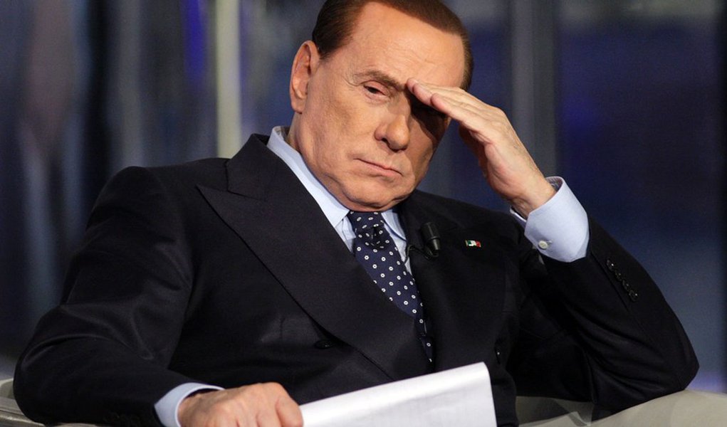 Berlusconi é condenado a 4 anos de prisão por fraude fiscal