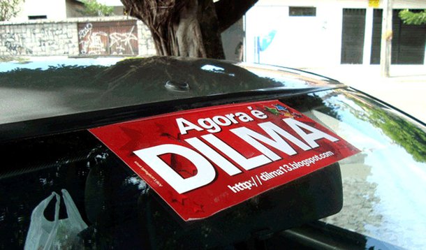 Eleitora é multada em R$ 5 mil por adesivo pró-Dilma