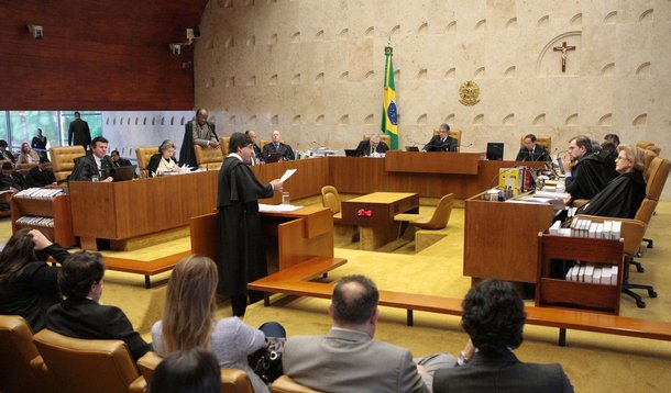 ‘Corte Suprema brasileira fez história no mensalão’