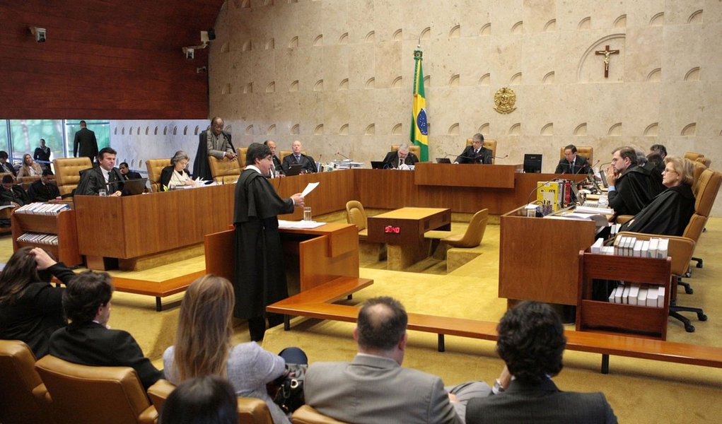 ‘Corte Suprema brasileira fez história no mensalão’