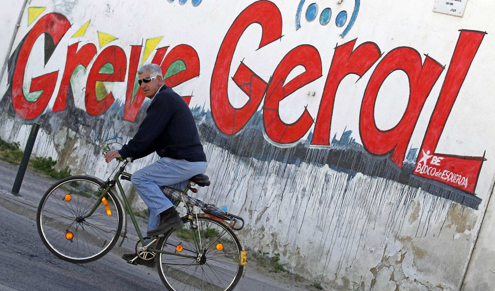 Portugueses convocam paralisação geral 