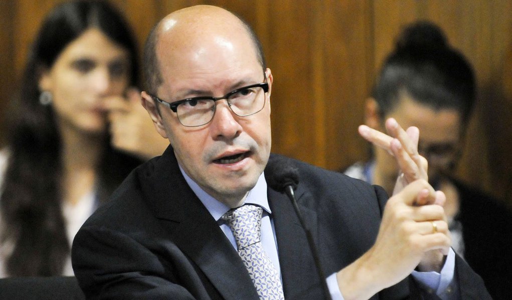 DEM diz querer ter candidato a presidente