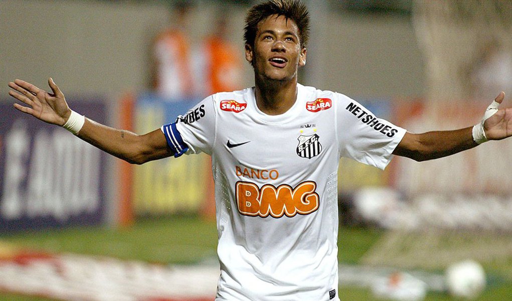 Neymar concorre de novo ao gol mais bonito do ano