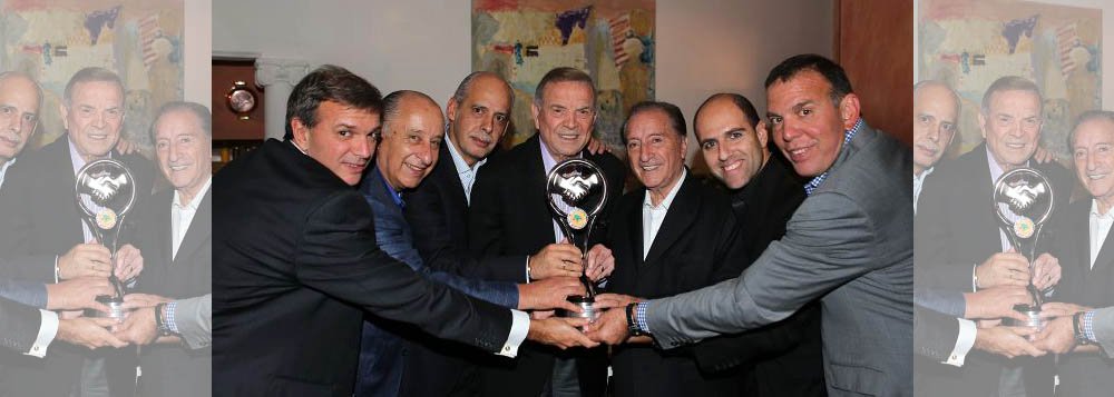 Marin é homenageado pelo presidente da Conmebol
