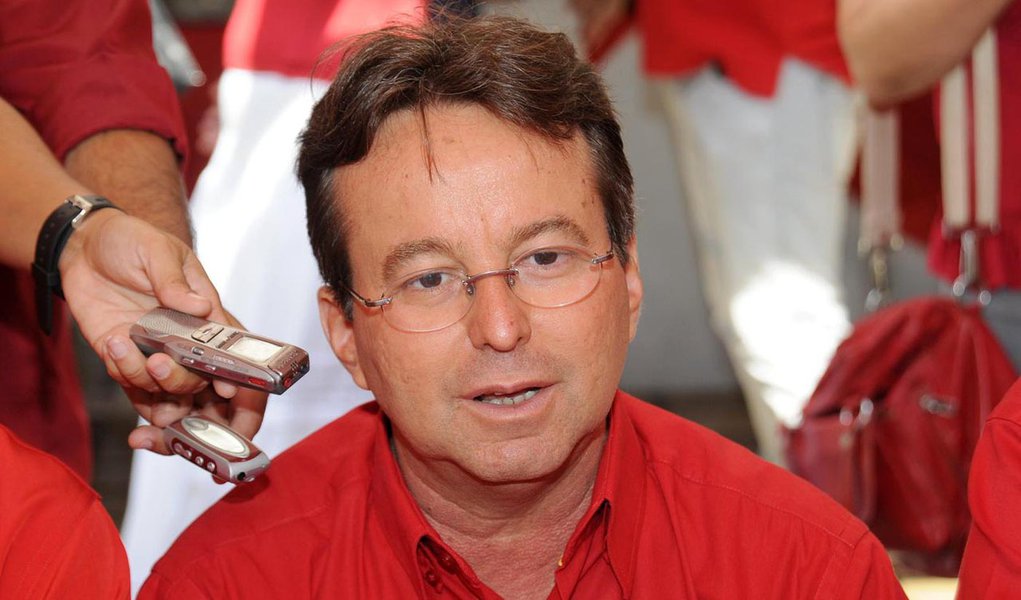 João da Costa cria facção e amplia racha no PT