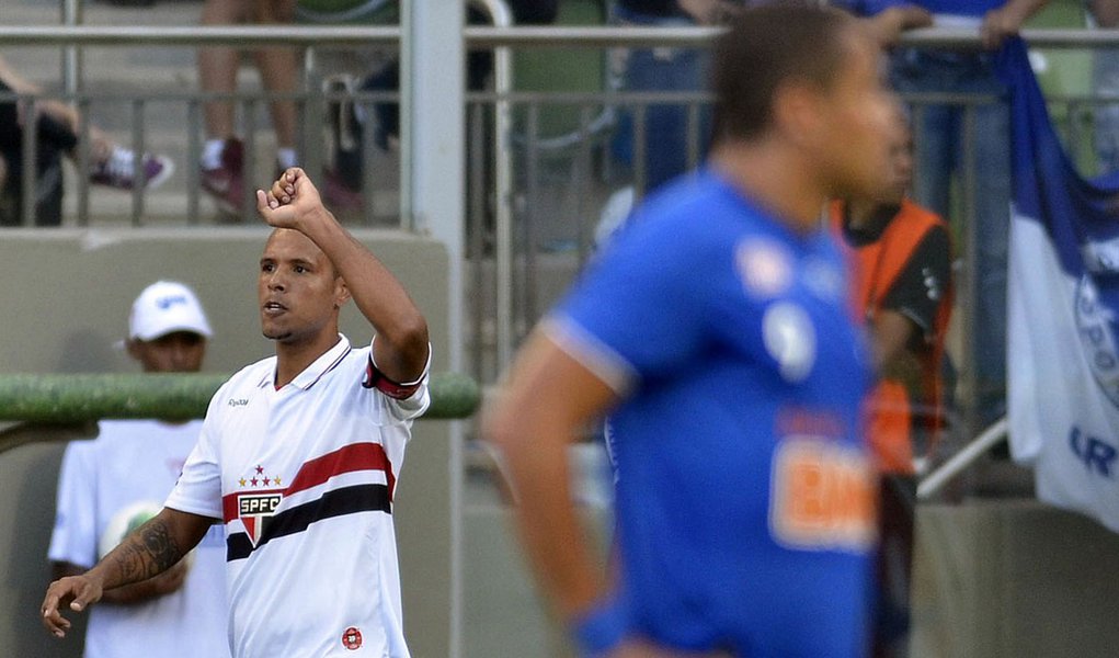 Cruzeiro perde a primeira e a liderança contra o São Paulo