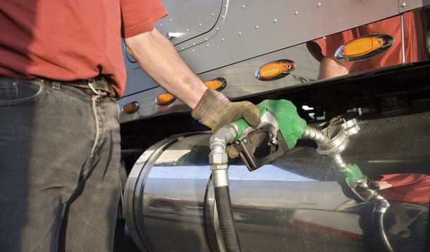 Diesel deve ficar mais caro a partir deste domingo