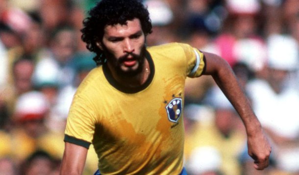 Assista a grandes gols marcados por "Dr. Sócrates"