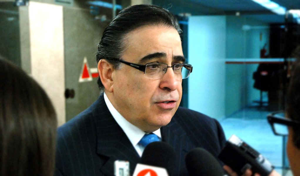 Aecistas preparam Alberto Pinto Coelho para 2014
