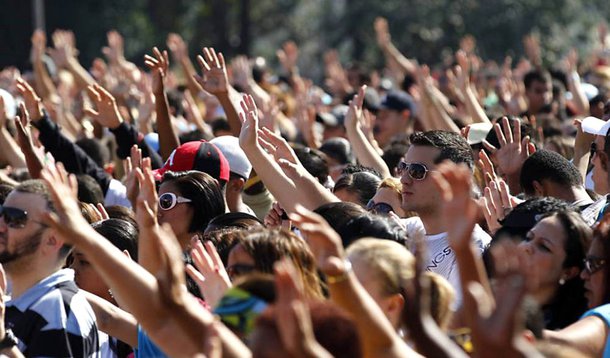 Número de católicos cai e aumenta o de evangélicos