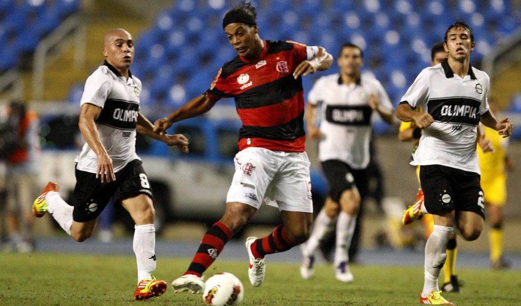 Flamengo abre 3 a 0 mas toma o empate no Engenhão