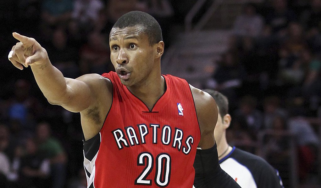 Leandrinho, do basquete, troca Toronto por Indiana