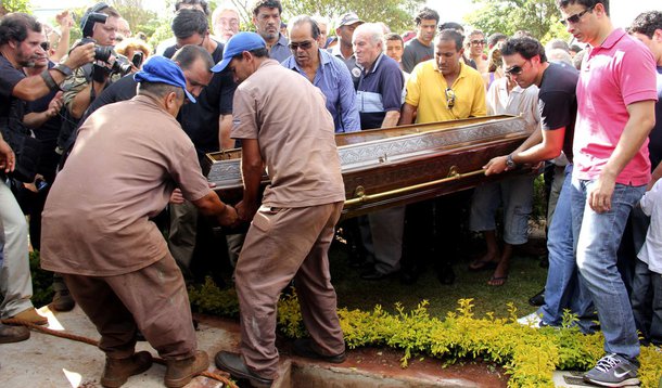 Sócrates é sepultado em Ribeirão Preto