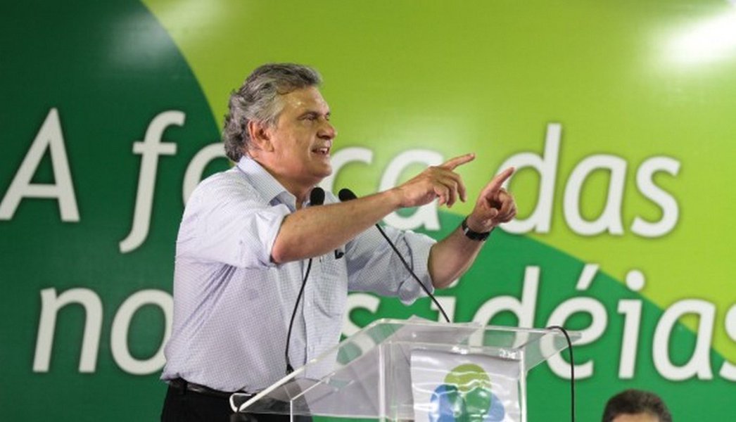 Caiado antecipa eleição e começa pré-campanha