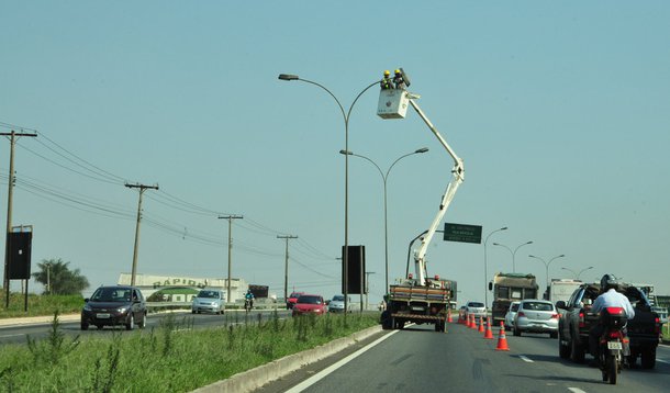Trecho urbano da BR-153 recebe nova iluminação