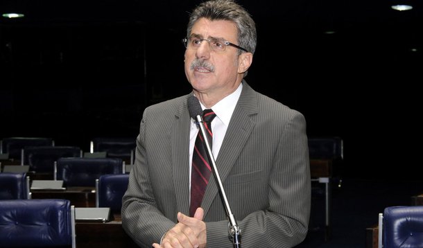 Jucá diz que deixará liderança do governo no Senado ainda hoje