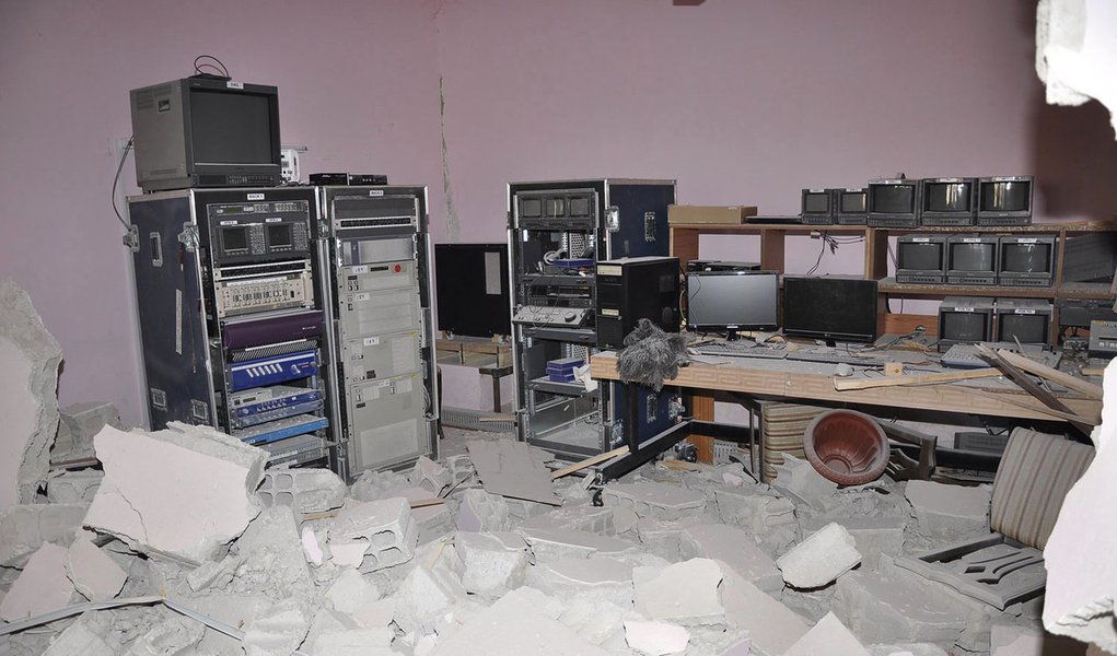 Atirador invade sede de emissora de TV síria e mata sete pessoas