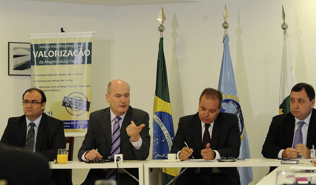 Juízes cruzam os braços por valorização da carreira