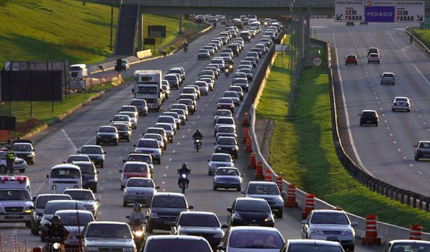 Três morrem em acidentes nesta madrugada, na Dutra