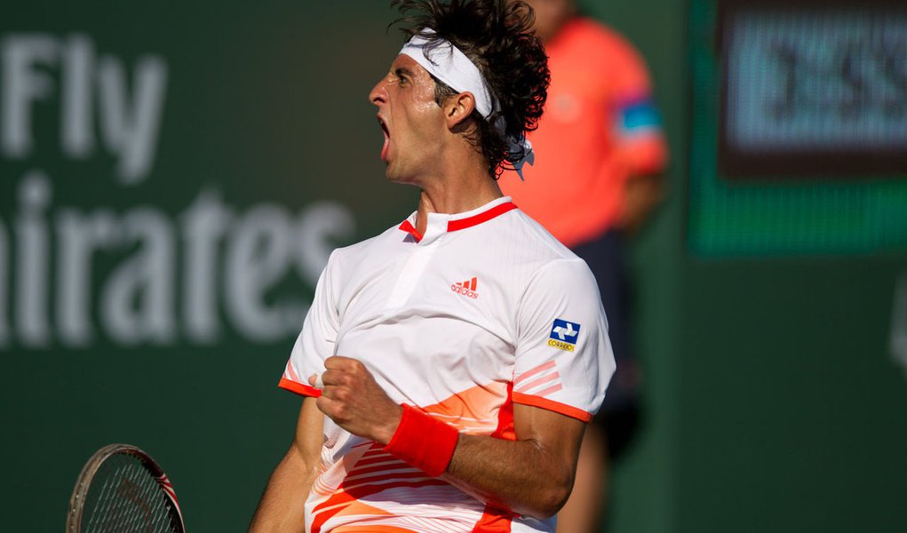 Bellucci surpreende e vence top 20 em Indian Wells