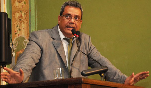 Muniz detona programa de ACM: Domingo é duas e meia