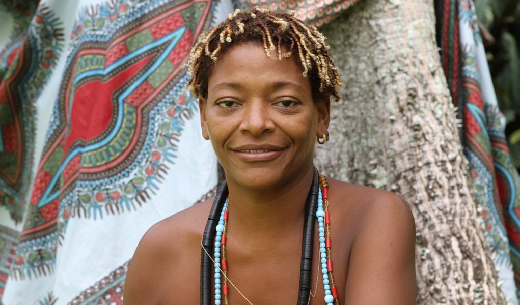 Apesar do susto, cantora Mart’nália passa bem