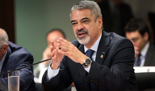Humberto critica "grave intromissão" do STF no Legislativo