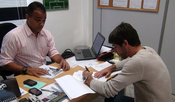 Juninho renova com o Vasco até o fim do ano