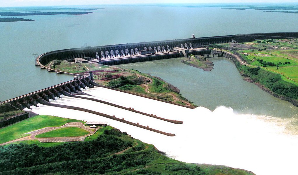 Presidente paraguaio promete pagar dívidas de Itaipu