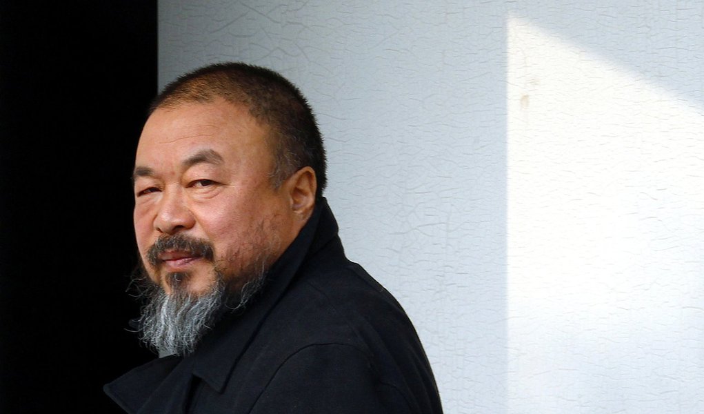 Ai Weiwei denuncia interrogatório da esposa na China