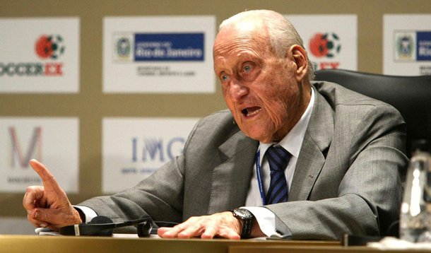 Havelange renuncia à presidência de honra da Fifa