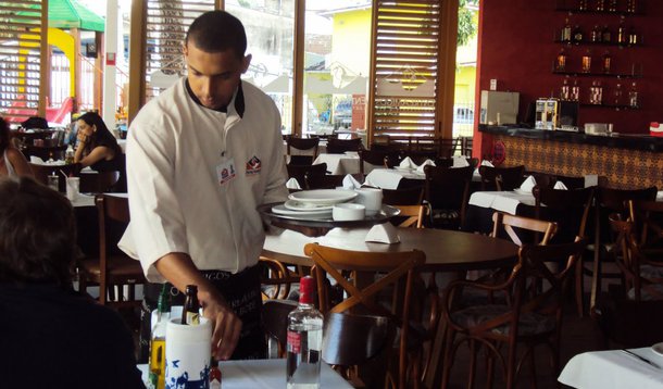 Em BH, gorjeta para o garçom, só se o cliente quiser