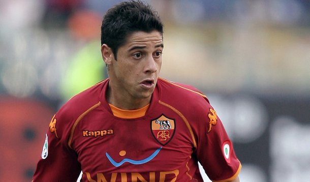 Cicinho é anunciado como reforço do Sport