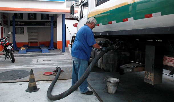 Paulistanos encontram combustível em quase 40% dos postos