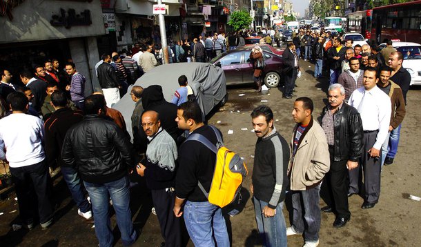 Egípcios ignoram boicote e fazem fila de 3 km para votar