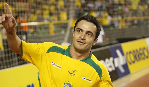 Virtualmente cortado, Falcão deve voltar ao mundial
