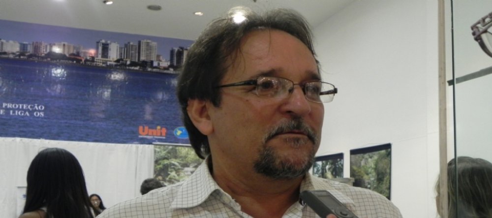 Genival: "Como licenciar obra da 13 de Julho sem estudos?"