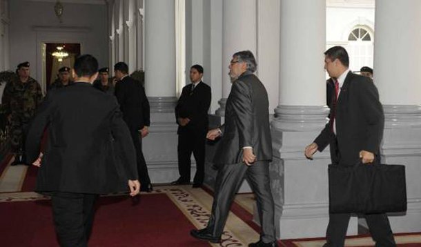 "Não é Lugo o destituído, é a história paraguaia"