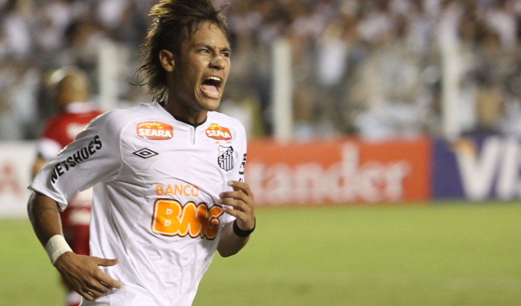 Gols em longas arrancadas carimbam os gênios