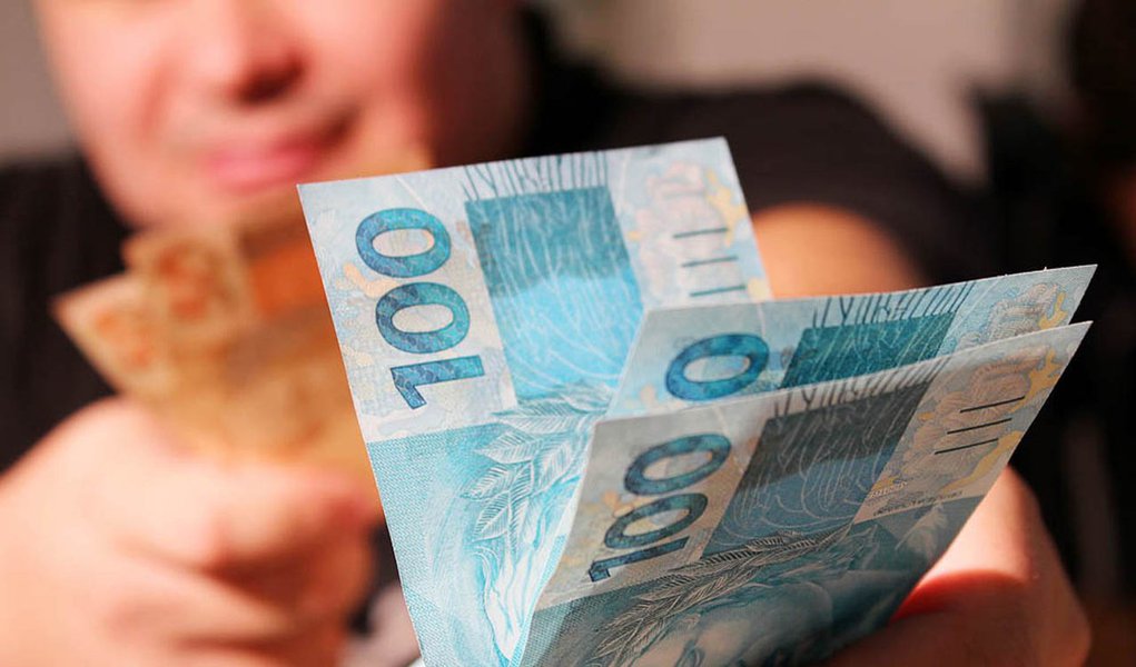 Boa notícia: 15 milhões de brasileiros saíram do vermelho